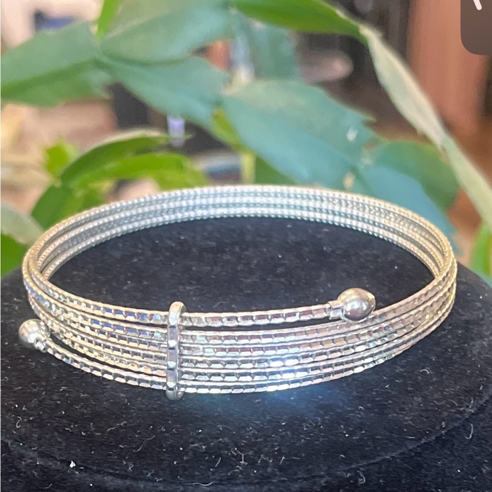 Vintage Elegant Silver Tone Bangle Bracelet with Textured Design